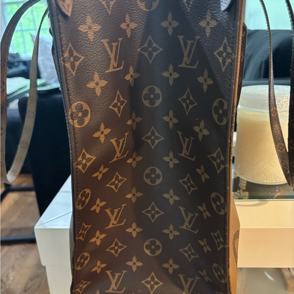 Louis Vuitton Authentic OnTheGo Tote Size GM - Picture 9 of 14